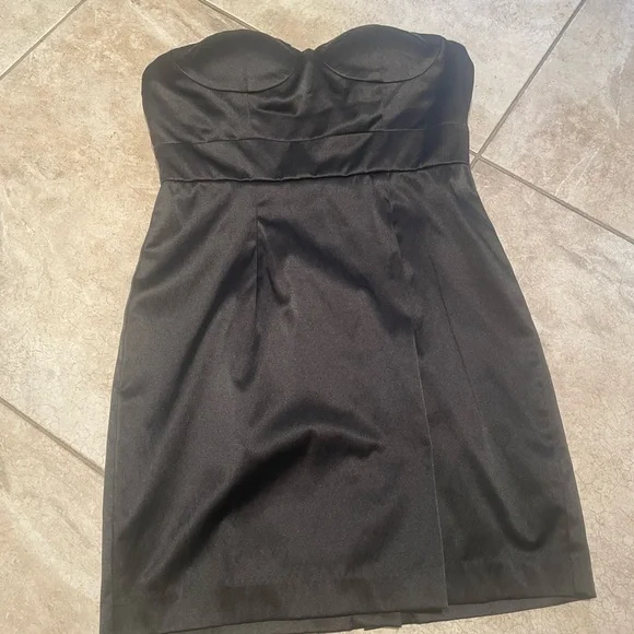 Women's black strapless mini dress. Size Medium. - Picture 3 of 7